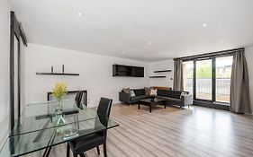 Large And Central 2 Bed